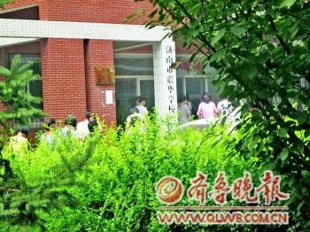 学校疑与辅导机构合作补课牟利 老师推荐得提成