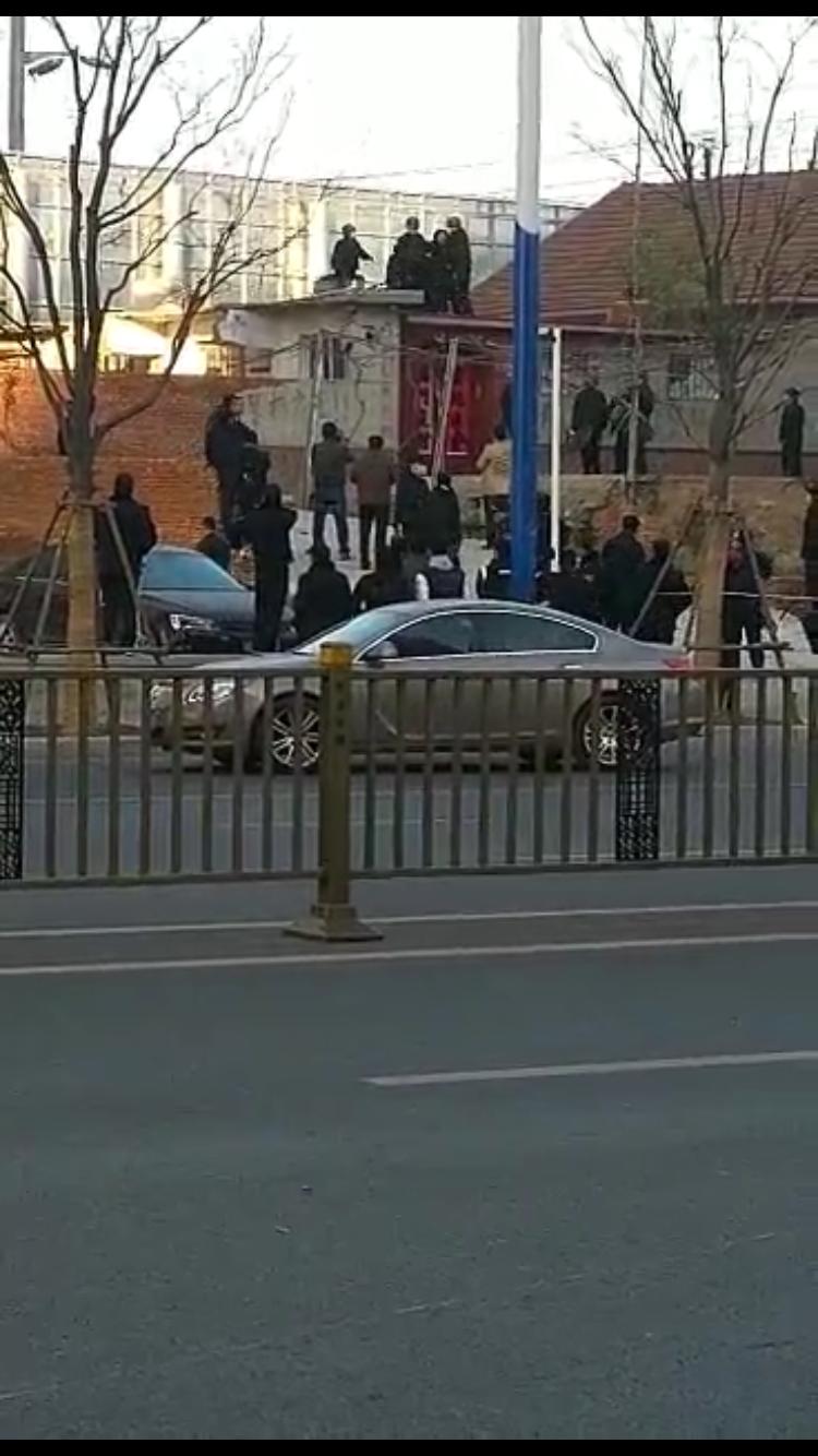 即墨区城管人员私闯民宅