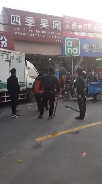 即墨南泉《赵氏果业》老板赵某用木棍殴打我的父亲