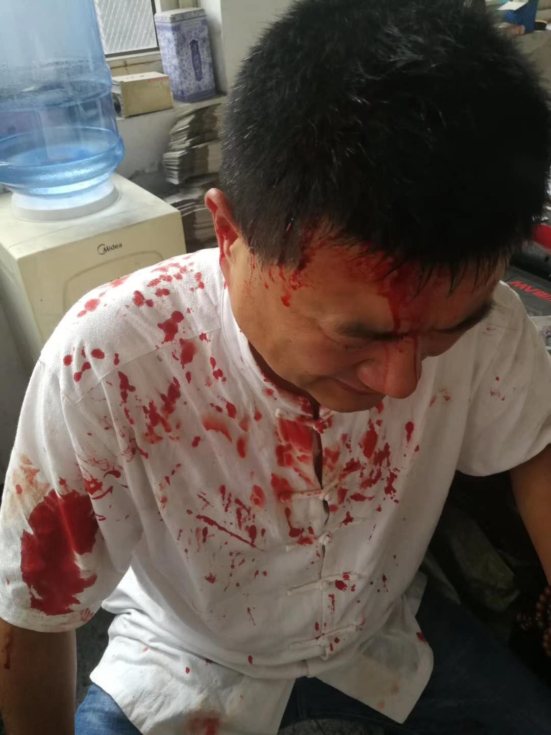 扫黑除恶是闹剧？