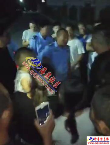 即墨锦绣华隆小区，不让业主进门口
