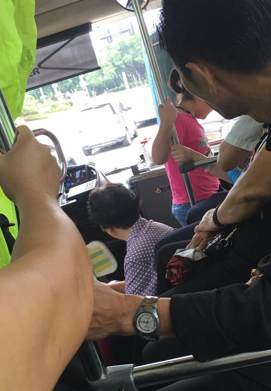 凭什么让座:法律规定让座了吗?大家都是买票的