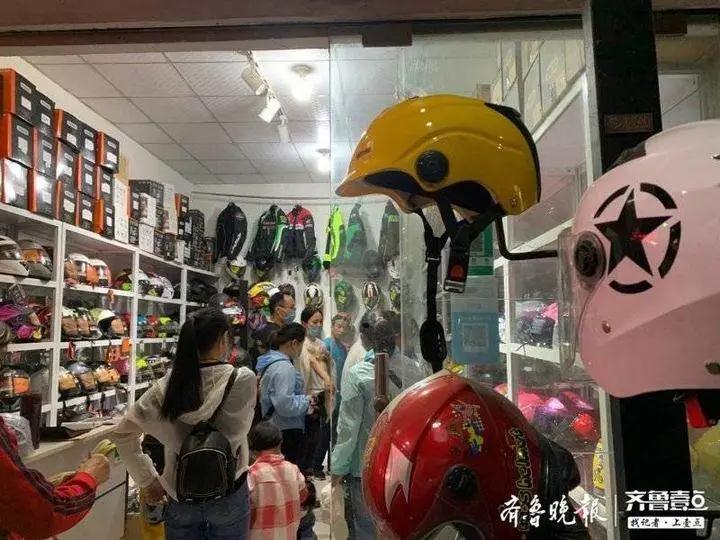 疯狂的头盔，售价暴涨！真的会处罚骑车不戴头盔的行为吗？