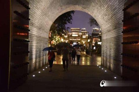 民谣季、啤酒节、光影秀 即墨古城点燃“夜经济”