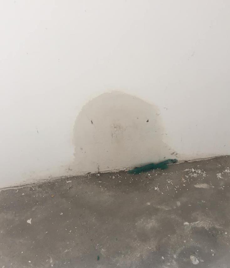 即墨百合花园新房漏水，三年未修好还强收物业费