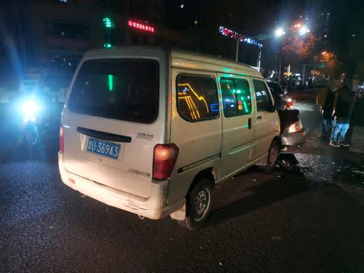 未系安全带，发生事故双双受伤！即墨交警：安全带就是“生命带”