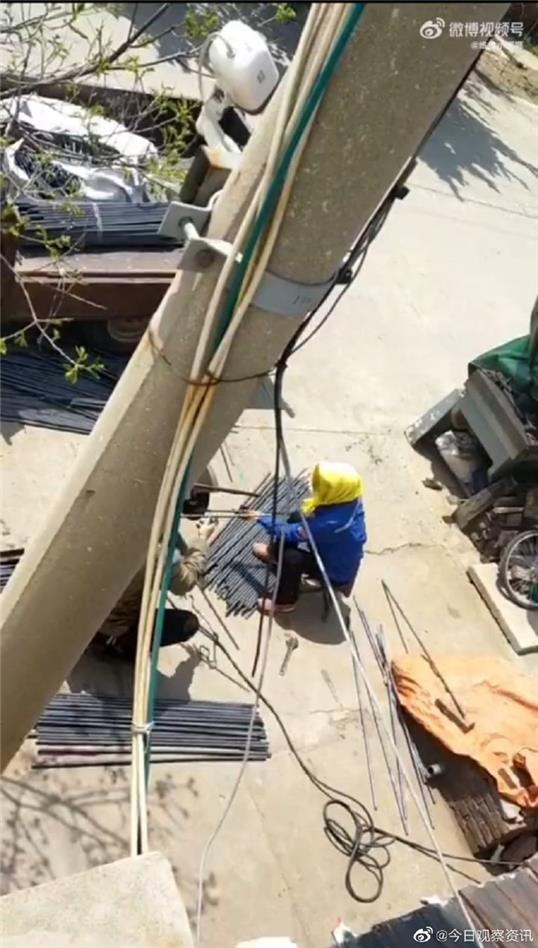 蓝村街道南泉泉东村村民在家里干私活噪音很大