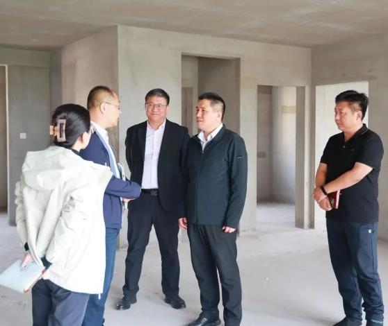 即墨法院到“保交房”项目现场调研