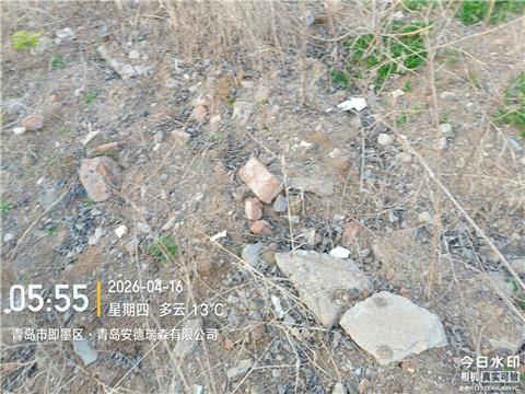 即墨区通济新区潘家官庄村毁坏耕地垃圾堆放如山