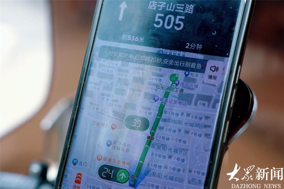 山东首个！“等灯不计时”落地青岛即墨，骑手实测：七个红灯加时约一分半